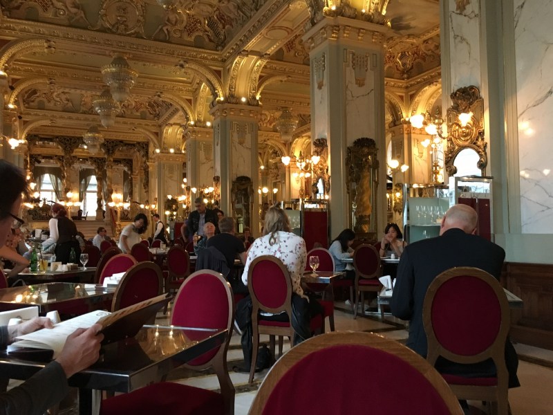 Inside new york cafe